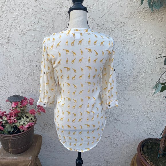 NWT BONGO cream giraffe 3/4 sleeve top - Picture 4 of 10